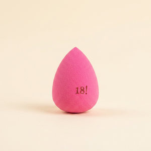 Růžový beauty blender s vlastním gravírovaným textem věku 18