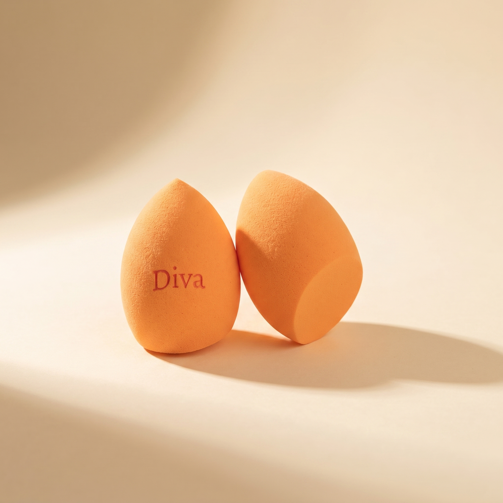 Oranžový beauty blender se zkosením dole s gravírovaným nápisem Diva