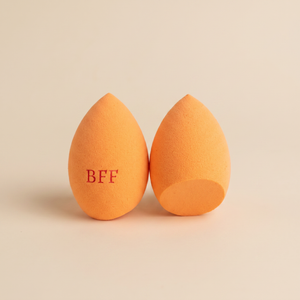 Oranžový beauty blender se zkosením dole s gravírovaným nápisem BFF