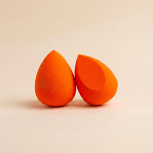 Oranžový beauty blender se zkosením nahoře
