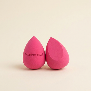 Růžový beauty blender s gravírováním vlastního jména se zkosením nahoře