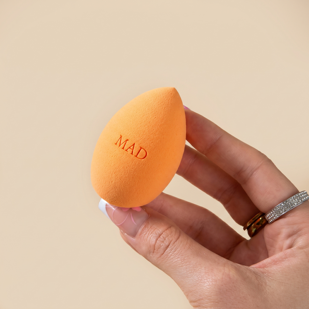 Předgravírovaný makeup blender